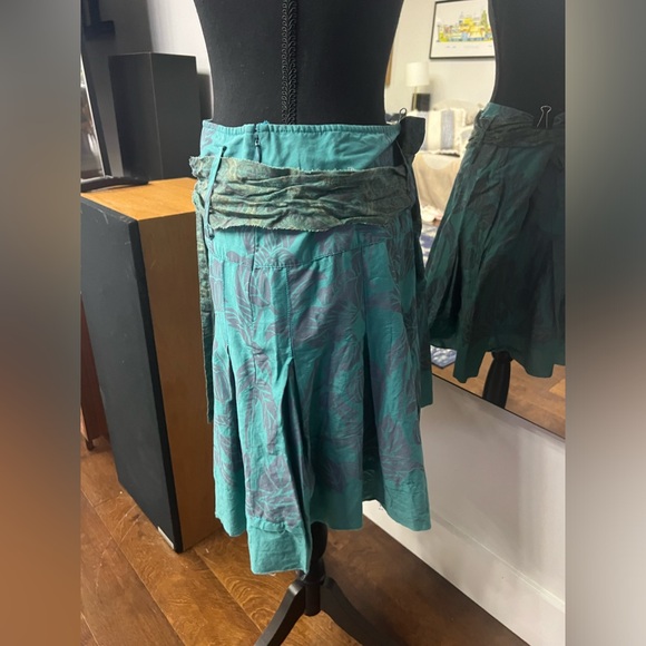 LUX size Medium drop waist skirt with paisley belt. - Picture 6 of 6